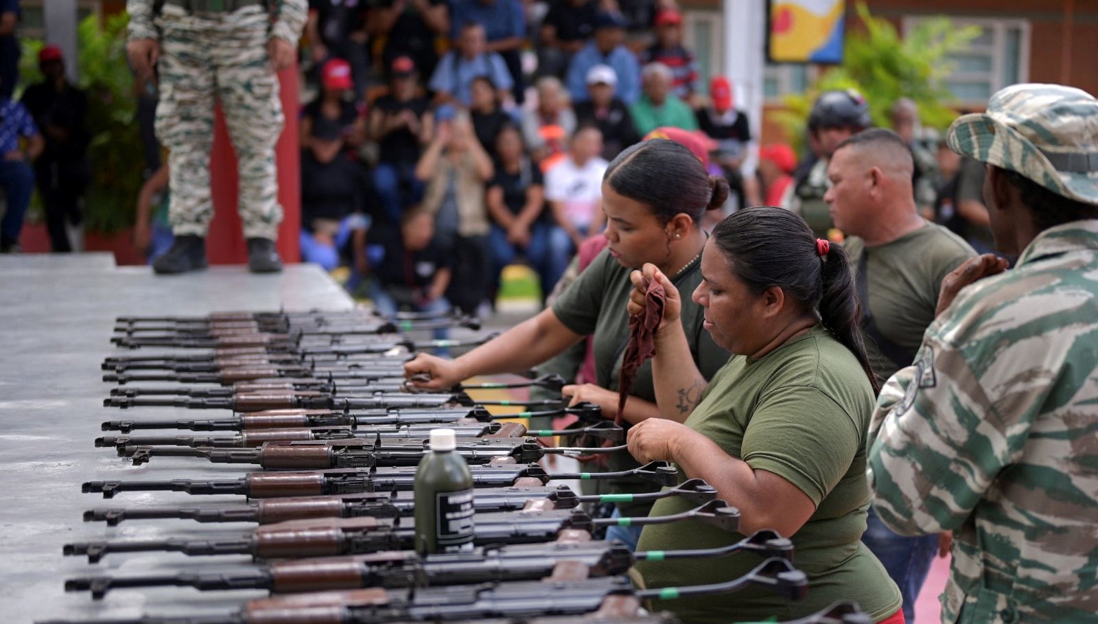 abdye karsi askeri hamle venezuelada siviller silahlaniyor Nvq5jBIi