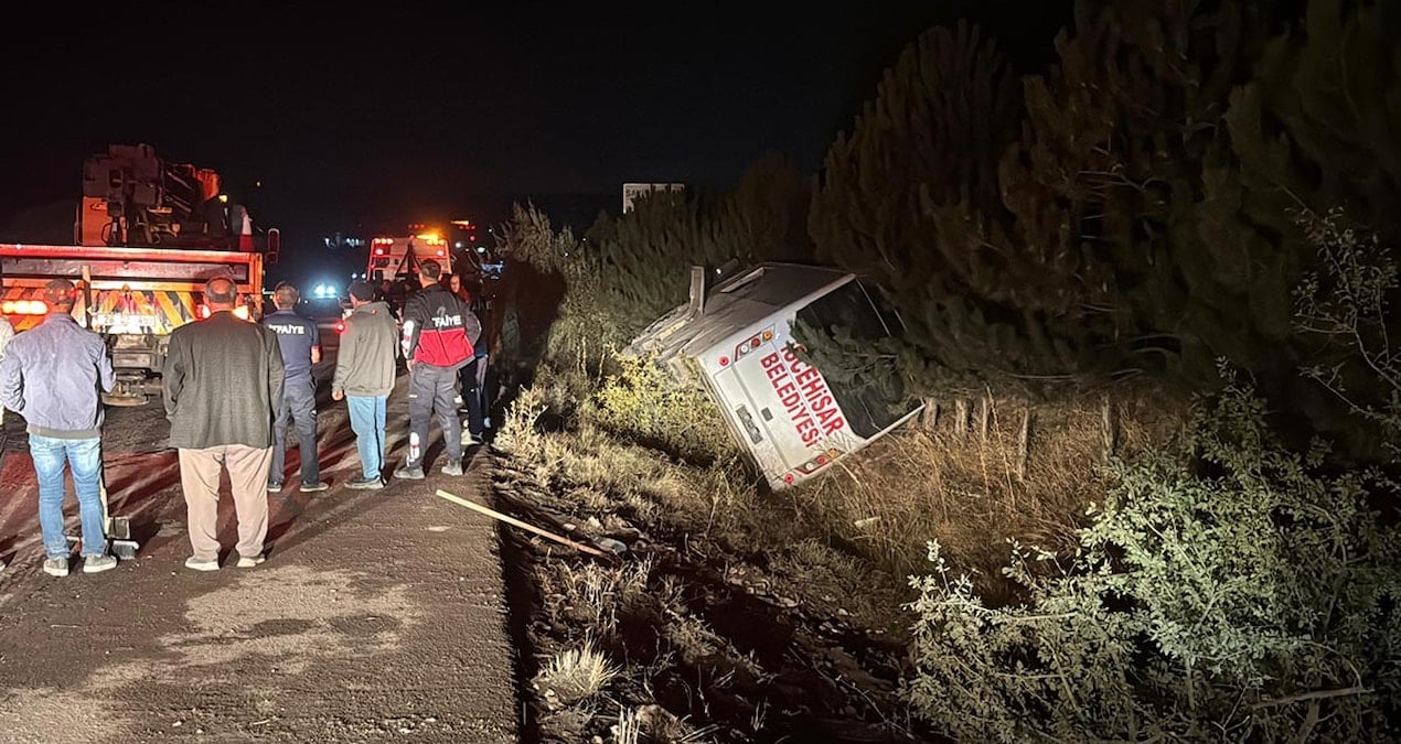 afyonkarahisarda yolcu midibusu devrildi zSd85Fhd