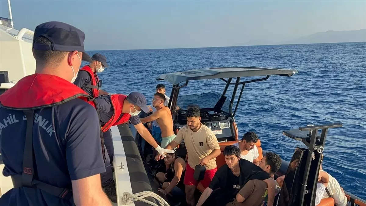 dalamanda 17 duzensiz gocmen kurtarildi DLkSTykb