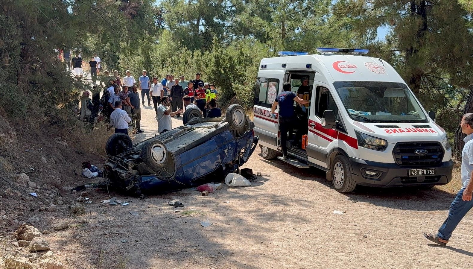 dugun yemeginegiderken 30 metrelik sarampolden uctular rmWVaWS2