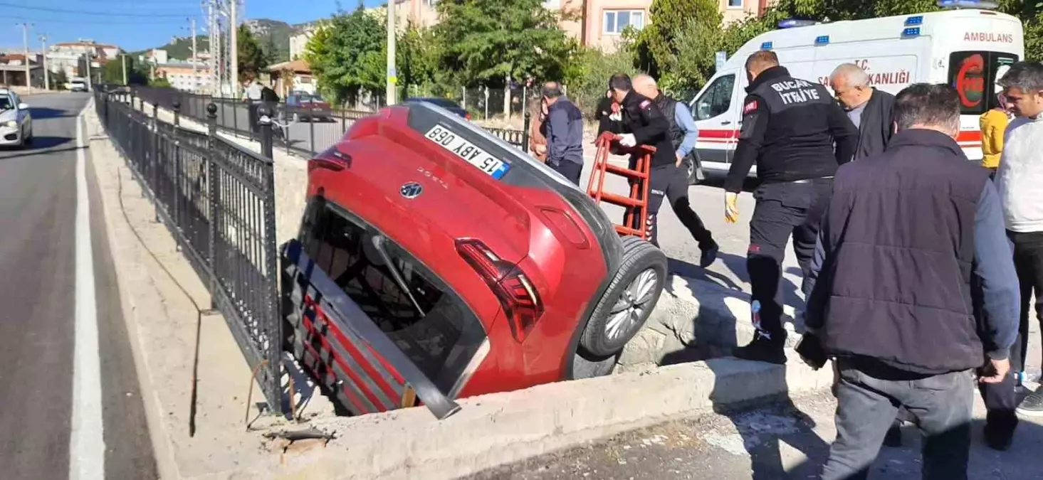 burdurda otomobil kanalina dustu 1 yarali cgeUB35a.jpg