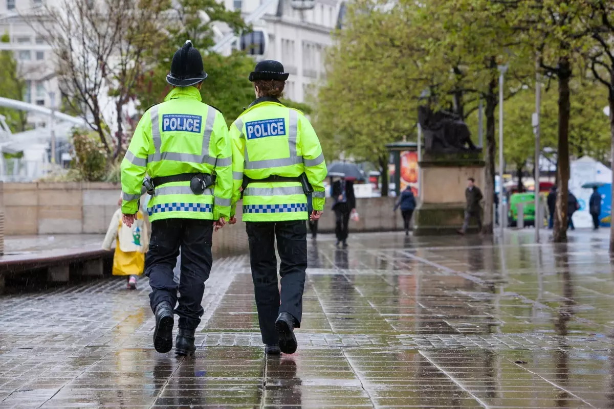 manchesterda sinagogda bicakli saldiri 1 olu 4 yarali 5PyInmwd