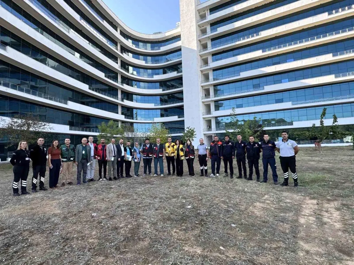 mugla egitim ve arastirma hastanesi afet tatbikatini basariyla tamamladi Px2ic6Vy