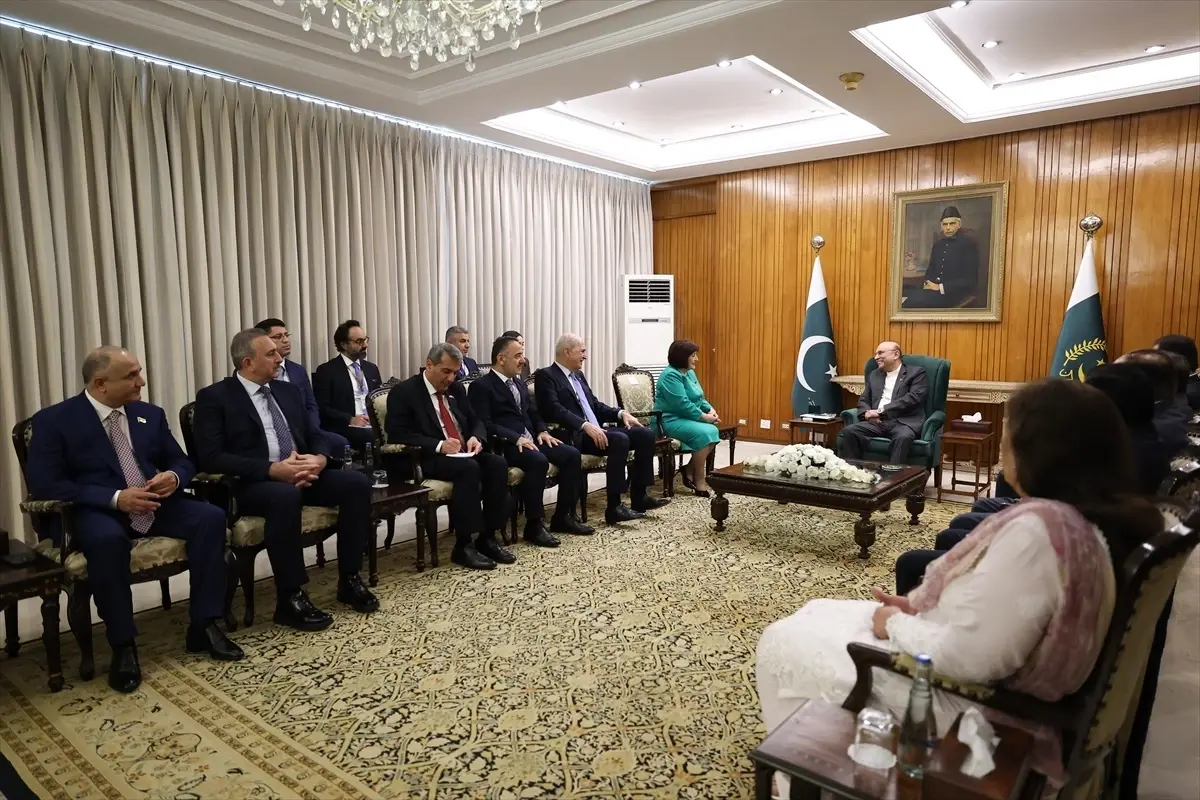 numan kurtulmus pakistan cumhurbaskani zerdari ile gorustu NWyTcevP.jpg