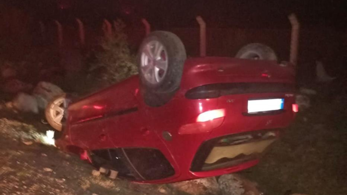 canakkalede takla atan otomobilin surucusu oldu RLBBxQCO.jpg