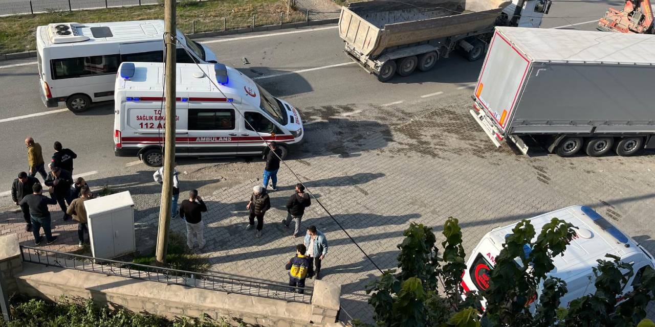 igdirda polisleri tasiyan minibus kaza yapti 7 yarali NV9pM1ql.jpg