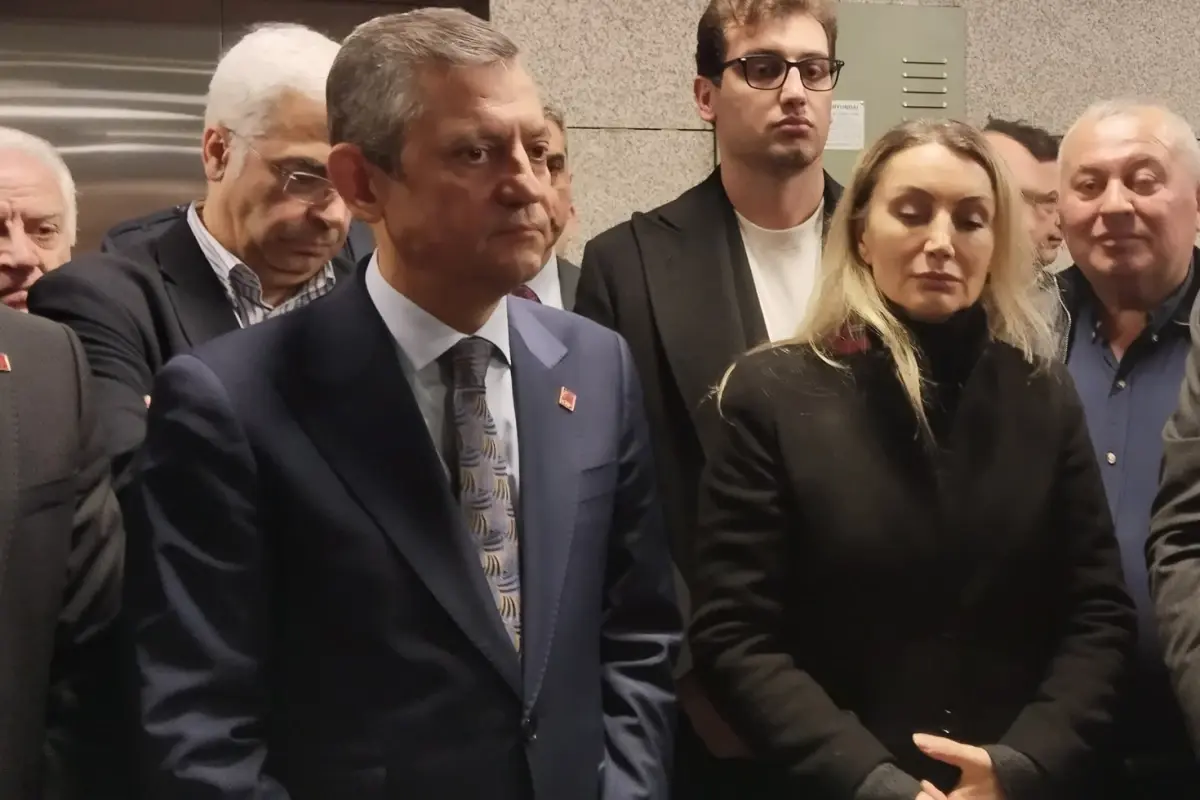 ozgur ozel dilek imamoglunun diplomatik pasaportu iptal edildi qwU1ZwwW.jpg