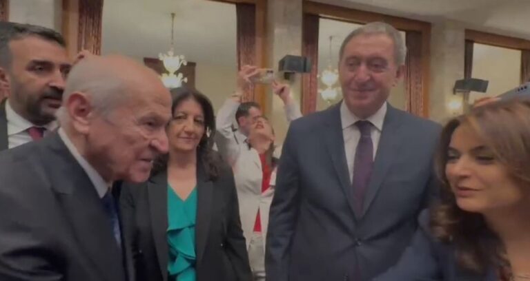 bahceli-demlilerle-sohbet-etti-UytW7BgE