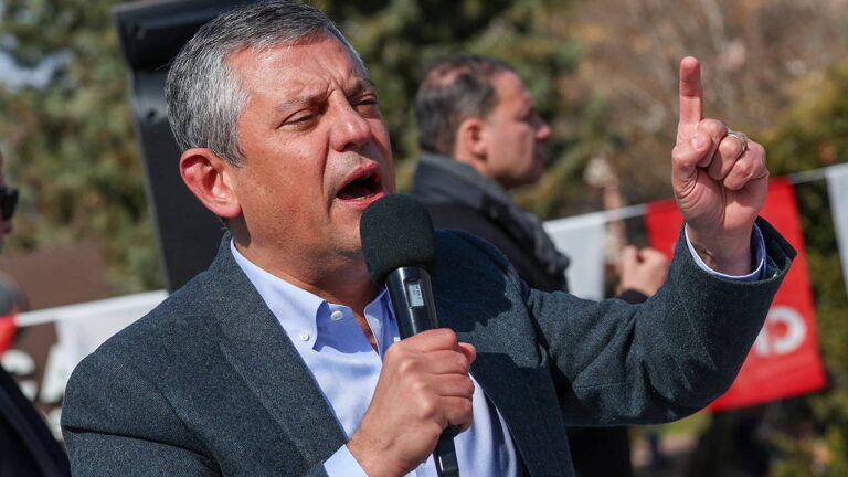 chpnin-106nci-mitingi-sakaryada-ozgur-ozelden-melih-gokcek-ifsasi-erdogan-melihin-hobi-bahcesi-gibi-27ROZKaG