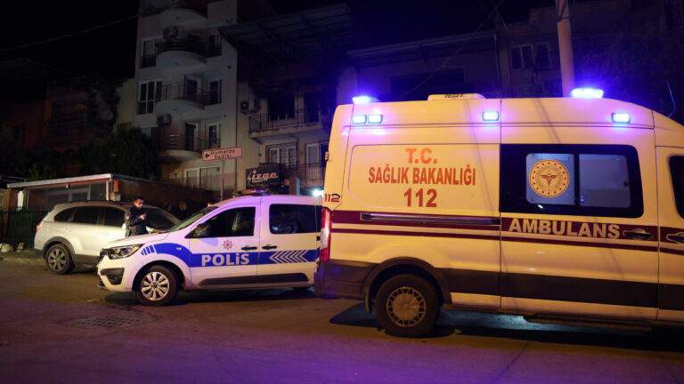 izmirde-evde-cikan-yanginda-baba-oldu-oglu-entube-edildi-2VT8E8nY