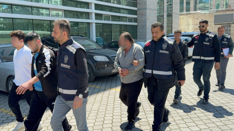 konusmaya-cagirdiklari-genci-hastanelik-ettiler-bodrum-katta-vahseti-yasadi-SOKwKJAO