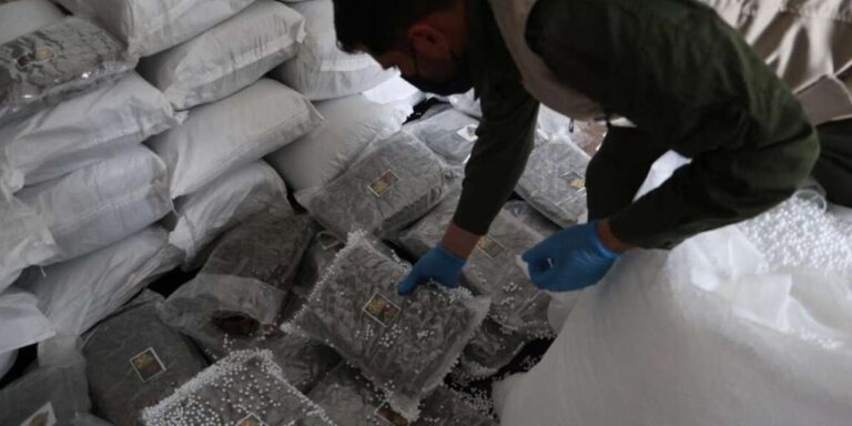 turkiye-ve-suriyeden-ortak-operasyon-300-milyon-liralik-madde-ele-gecirildi-E1T5UEVM