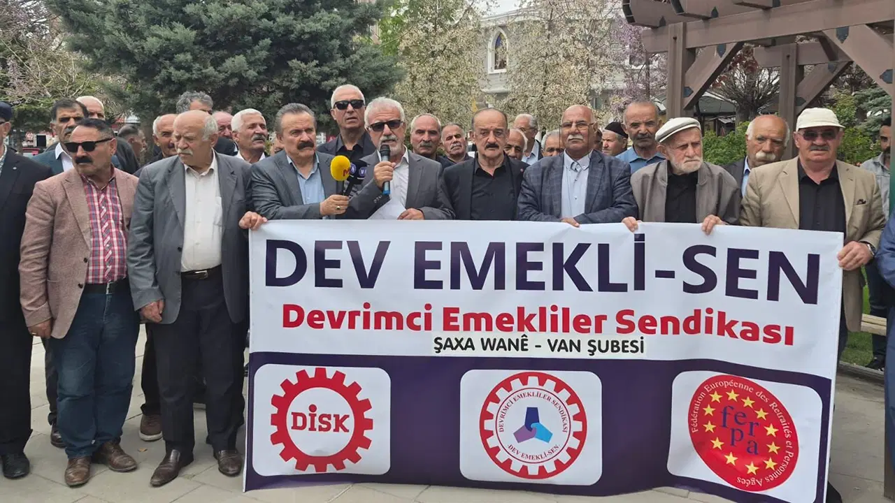 erdoganin-simit-cay-hesabini-hatirlattilar-vanda-emeklilerden-basin-aciklamasi-bunun-hesabini-sandikta-soracagiz-nUAg963j