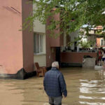 osmaniyede-saganak-etkili-oldu-evleri-ve-tarlalari-su-basti-sW18mSy4