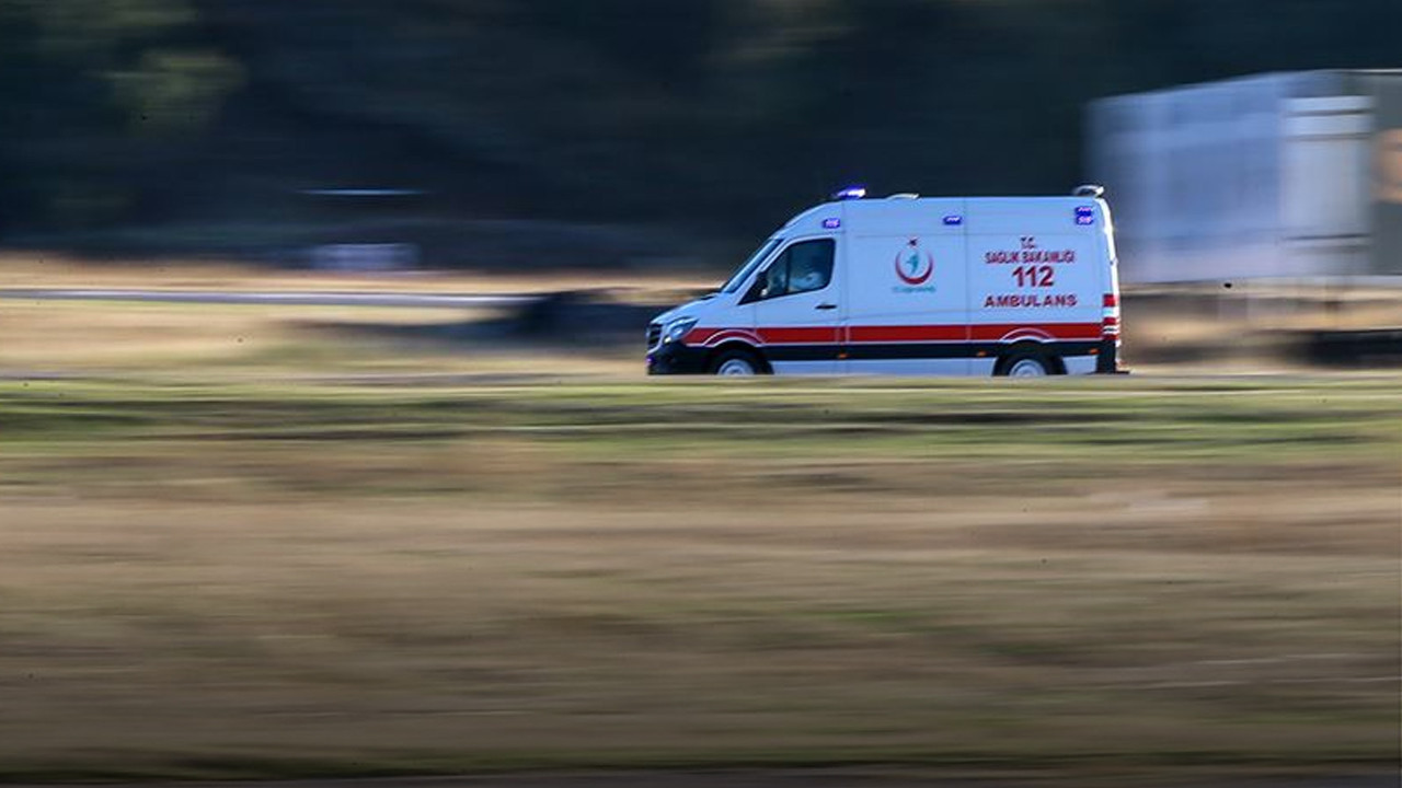 otomobil-dere-yatagina-uctu-ogretmen-ve-6-ogrenci-yaralandi-IbIhskIG