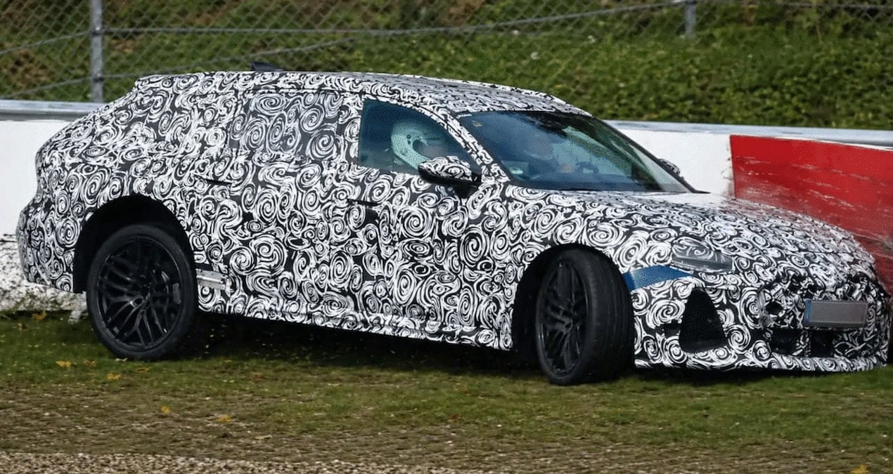 Audi RS6 Prototipi Test Sırasında Bariyere Çarptı