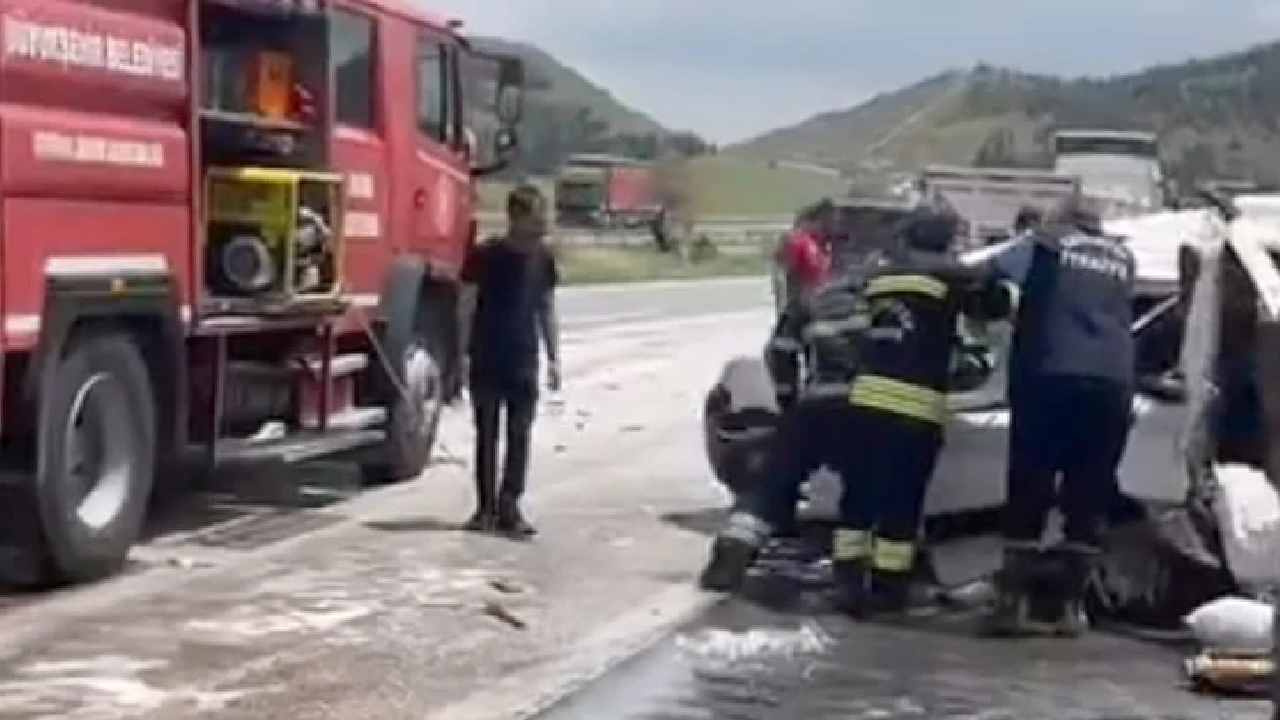 TIR Otomobile Çarptı: İki Kişi Hayatını Kaybetti, İki Kişi Yaralandı