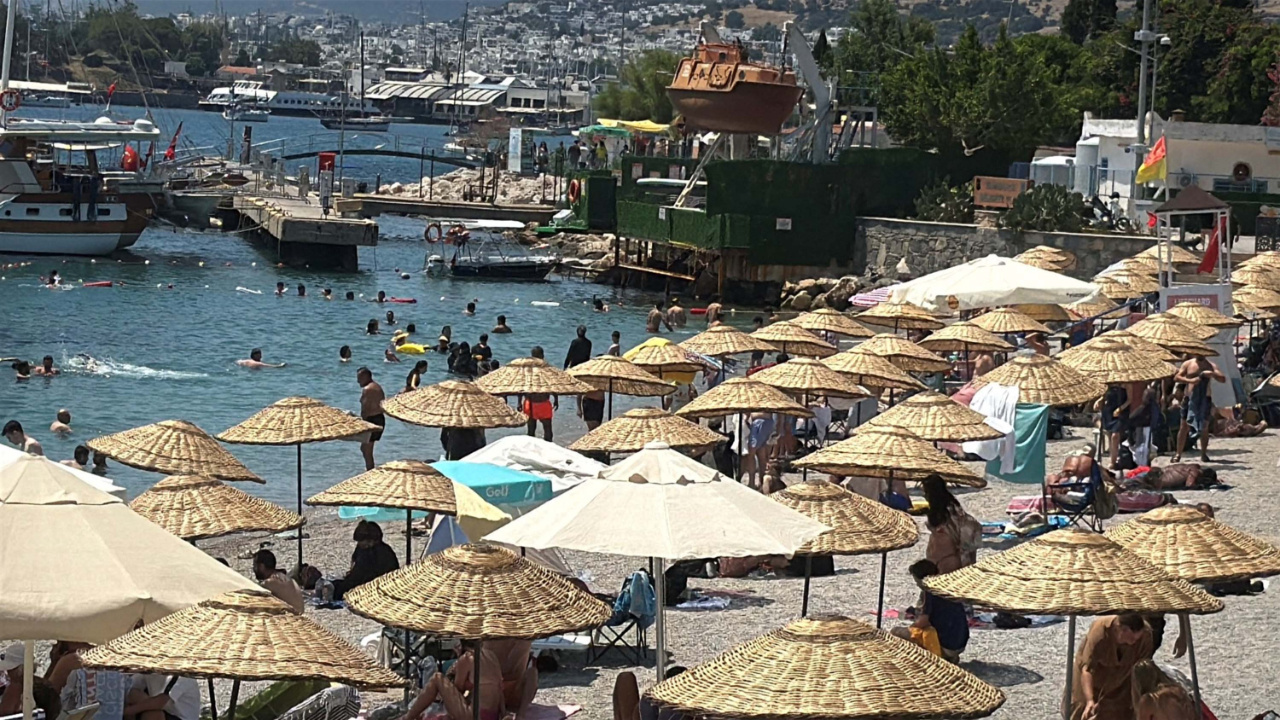 Bodrum’da yaz alarmı! Sahiller doldu taştı