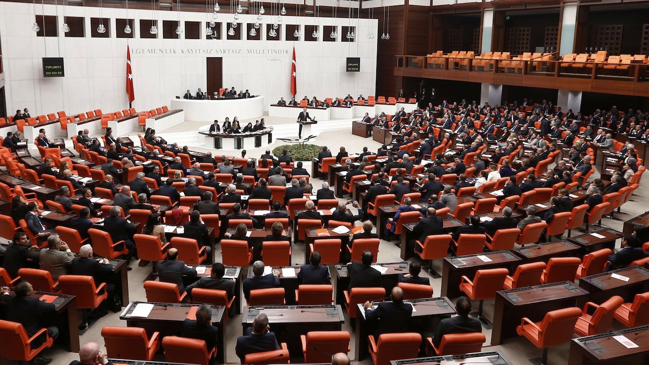 AKP’li vekiller MHP’lilerin yerine sahte imza attı! Cumhur’da ‘siyasi ahlaksızlık’ gerilimi