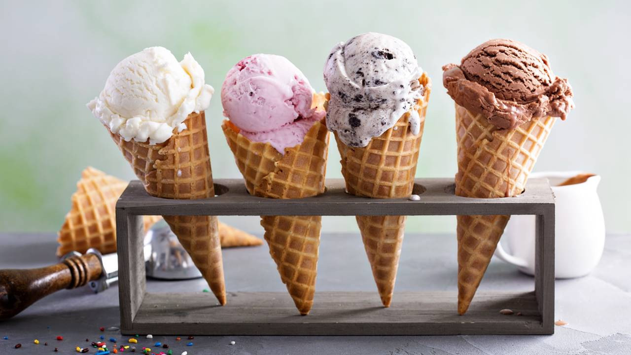 Dondurma ihracatı 23,5 milyon dolara ulaştı Variety,Of,Ice,Cream,Scoops,In,Cones,With,Chocolate,,Vanilla