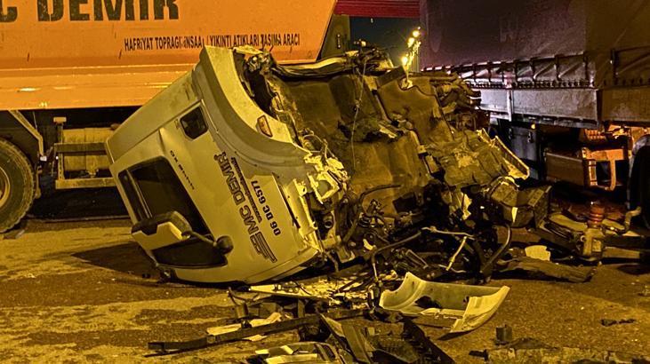 Sincanda feci kaza tira carpan hafriyat kamyonunun kupasi koptu ffZTSqnq